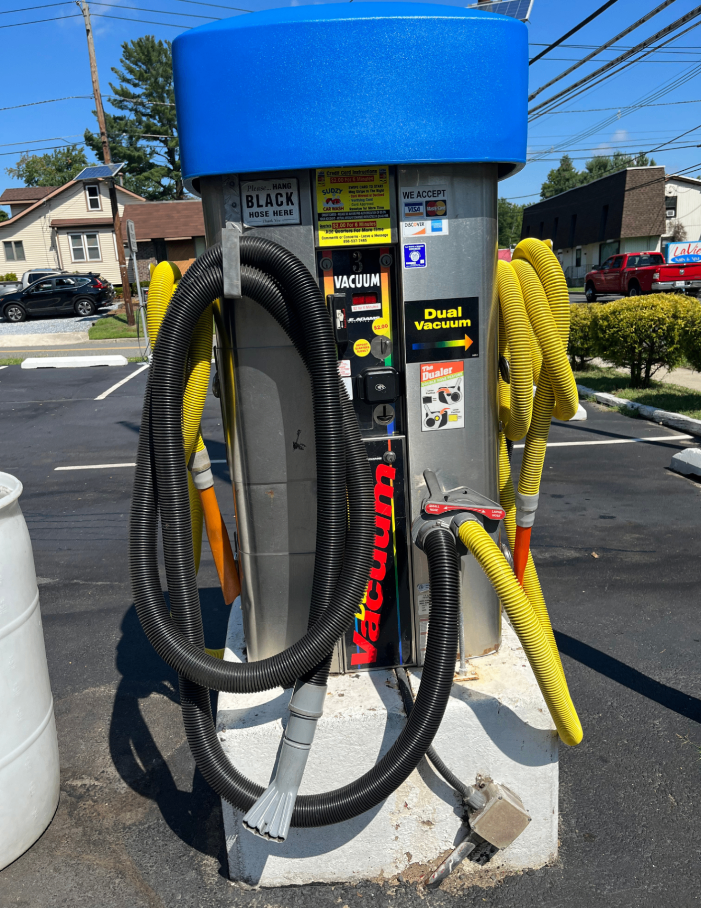 Sudzy dual-nozzle vacuum station with yellow and black hoses